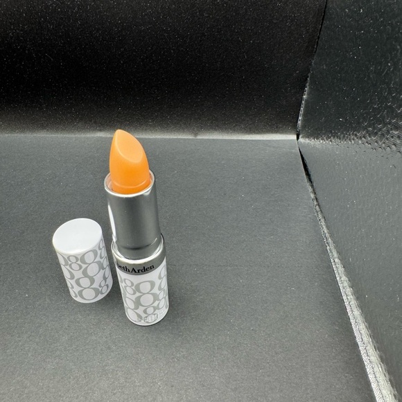 ELIZABETH ARDEN EIGHT HOUR CREAM LIP PROTECTANT STICK SUNSCREEN SPF 15 - Picture 3 of 4
